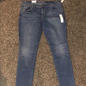 Old navy jeans NWT. Size 16 tall.